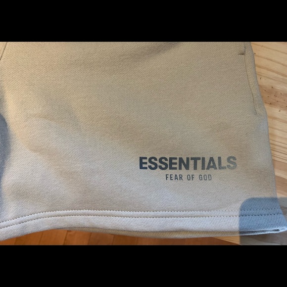 ESSENTIALS oversize shorts - Picture 4 of 5